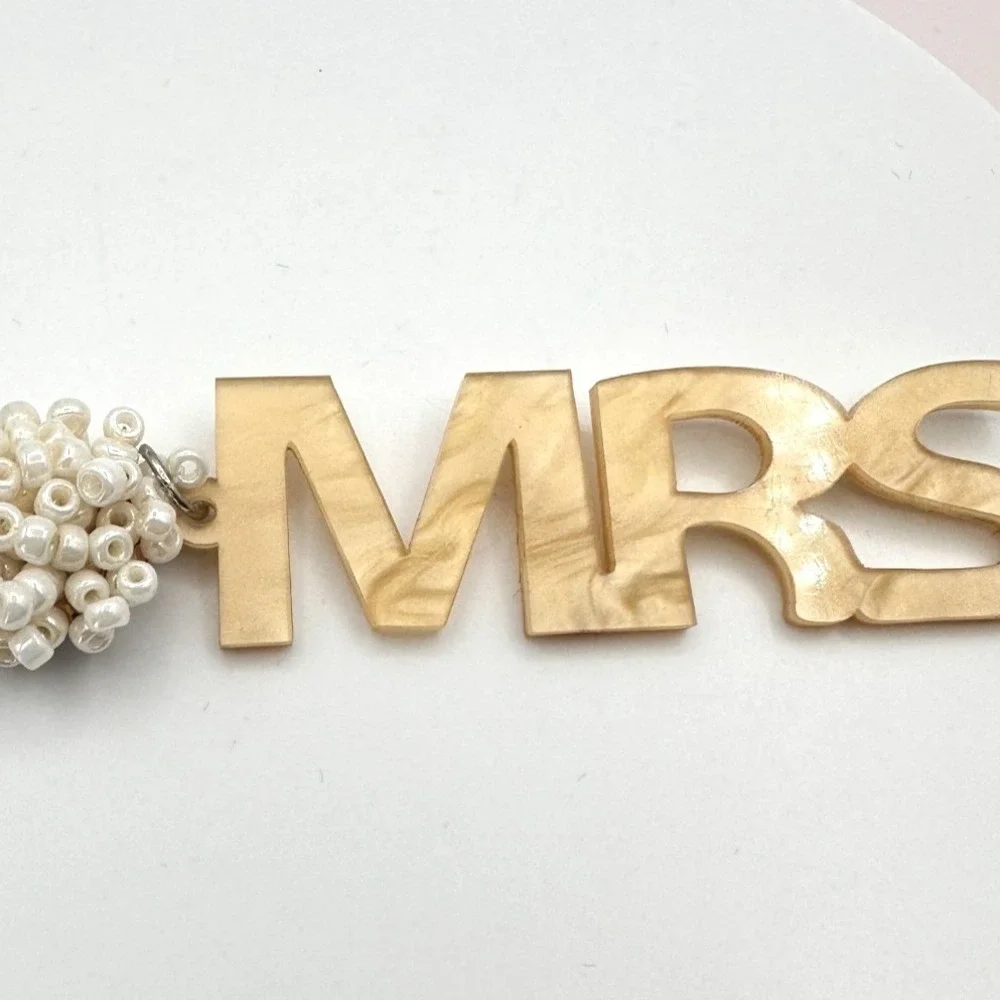 Vintage Y2K MRS Word Charm White Beaded Wedding Table Decoration Centerpiece